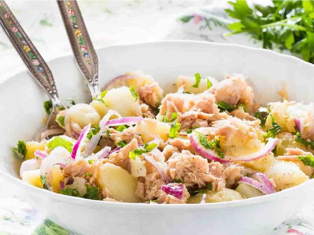 Salade de pommes de terre au thon et à la féta