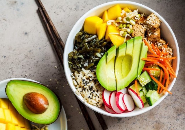 Poke graines et fruits exotiques