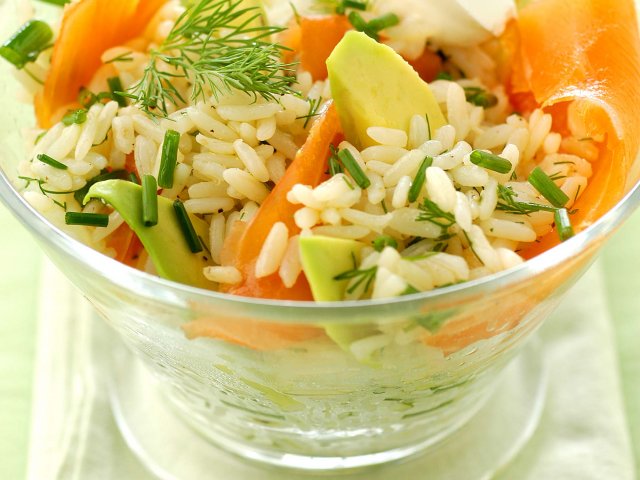 Salade de riz avocat saumon fumé