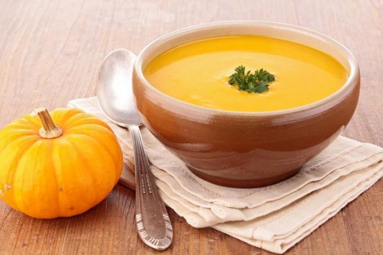 Velouté de potimarrons Pâtes à la sauce aux poivrons & parmesan